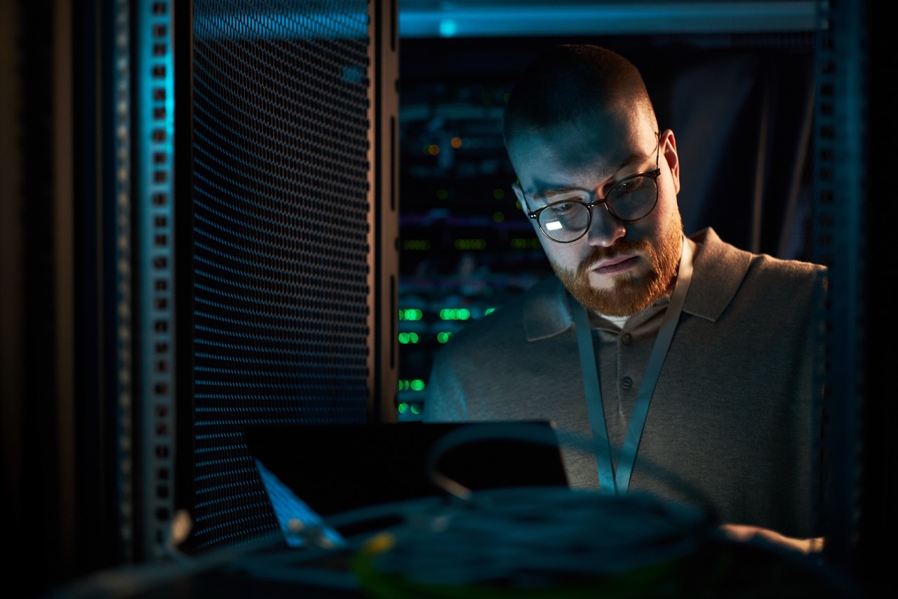 Czym jest firewall aplikacyjny (WAF) i jak zwiększa bezpieczeństwo?